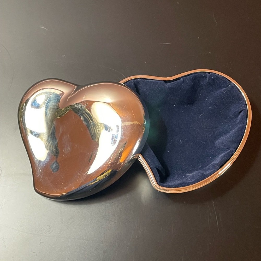 Sheridan Non Tarnish Silver Heart Shaped Jewelry/Trinket Box